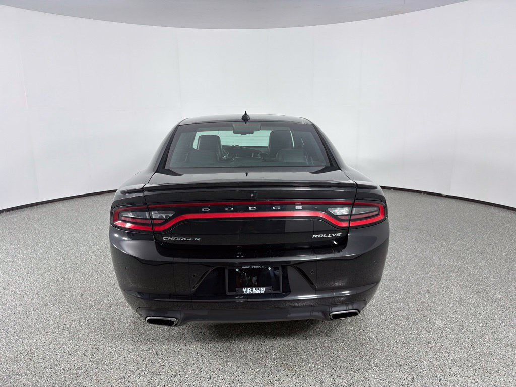 Used 2015 Dodge Charger SXT w/ Plus Group RWD image 5