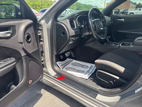 Used 2018 Dodge Charger R/T Scat Pack w/ Beats Audio Group RWD image 11