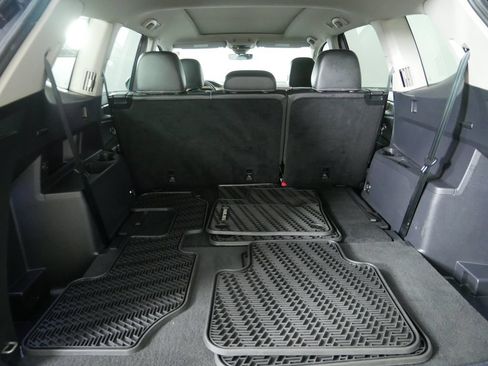 Used 2024 Volkswagen Atlas SE w/ Panoramic Sunroof Package AWD/4WD image 17