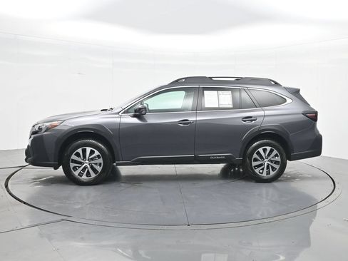 Used 2025 Subaru Outback Premium AWD/4WD image 12
