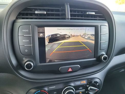Certified 2025 Kia Soul LX w/ LX Technology Package FWD image 20