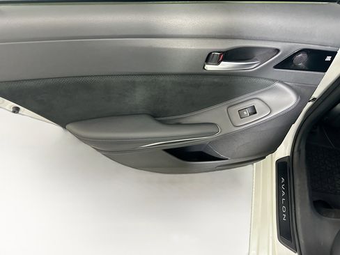 Used 2019 Toyota Avalon Touring w/ Advanced Safety Package FWD image 26