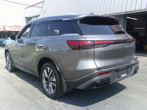 Used 2023 INFINITI QX60 Luxe w/ Cargo Package AWD/4WD image 3