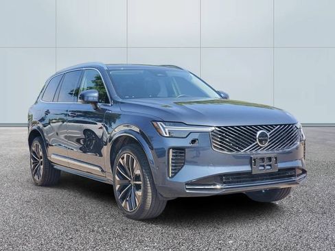 Certified 2025 Volvo XC90 B6 Plus AWD/4WD image 3
