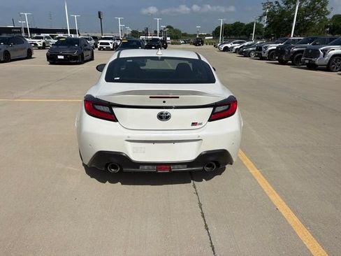Used 2023 Toyota GR86 Premium w/ ALL Weather Mat Package (TMS) RWD image 5