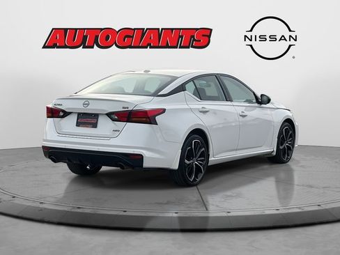 Used 2023 Nissan Altima 2.5 SR w/ SR Premium Package image 2