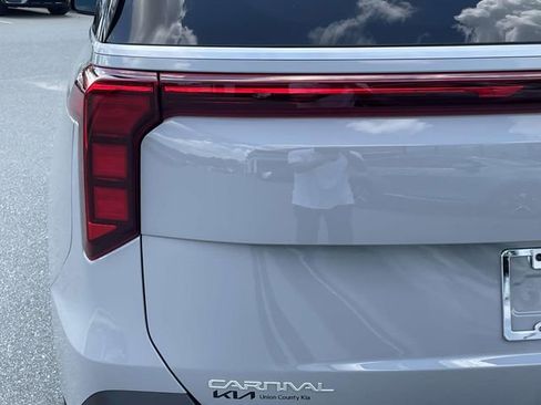 New 2026 Kia Carnival EX image 10