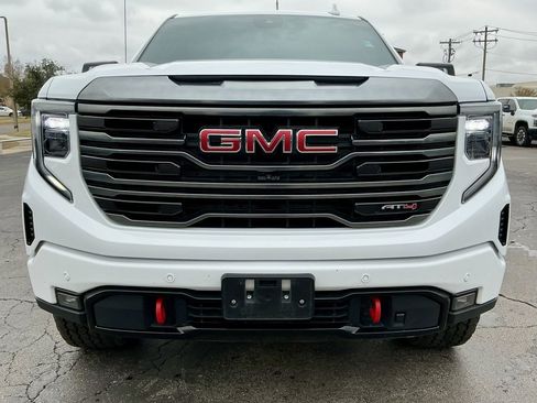 Used 2024 GMC Sierra 1500 AT4 w/ Technology Package image 9