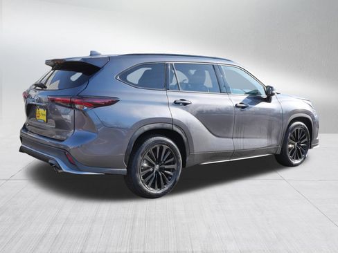 Certified 2025 Toyota Highlander XSE image 8