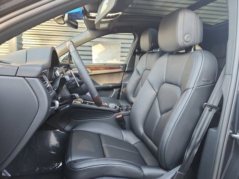 New 2026 Porsche Macan image 5