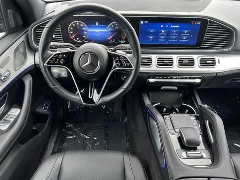 Used 2025 Mercedes-Benz GLS 450 4MATIC image 36
