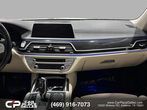 Used 2022 BMW 740i w/ Luxury Rear Seating Package RWD image 33