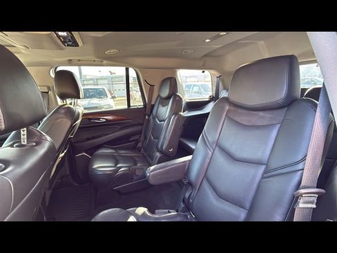 Used 2018 Cadillac Escalade Luxury image 25
