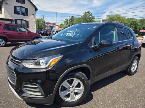 Used 2020 Chevrolet Trax LT FWD image 2