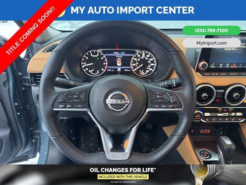 Used 2025 Nissan Sentra SV w/ SV Premium Package image 9