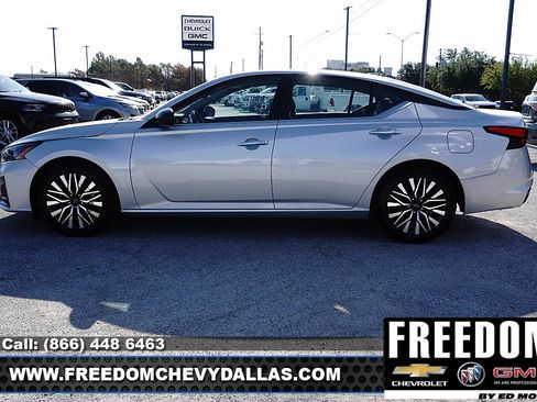 Used 2024 Nissan Altima 2.5 SV FWD image 4