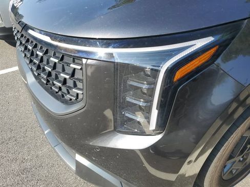 Certified 2025 Kia Carnival SX Prestige FWD image 9