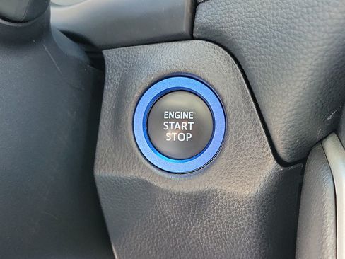 Used 2025 Toyota RAV4 XLE AWD/4WD image 28
