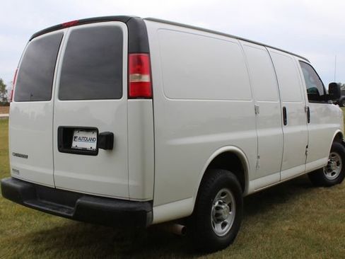 Used 2009 Chevrolet Express 2500 image 5