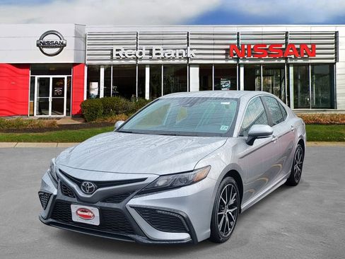 Used 2024 Toyota Camry SE w/ Cold Weather Package image 4