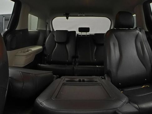 Used 2023 Kia Carnival LX FWD image 10