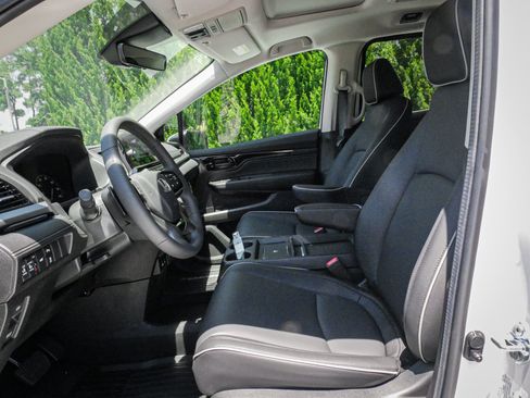 New 2026 Honda Odyssey Touring image 16