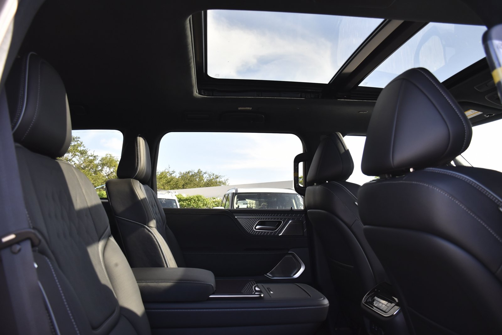 New 2027 INFINITI QX80 Autograph w/ Premium Cargo Package AWD/4WD image 30