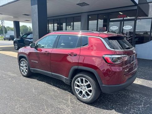 Used 2022 Jeep Compass Latitude AWD/4WD image 5