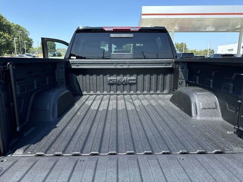 Used 2024 GMC Sierra 1500 Elevation w/ Preferred Package AWD/4WD image 12