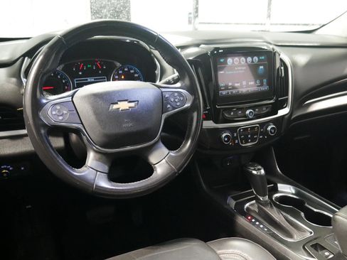 Used 2019 Chevrolet Traverse RS image 14