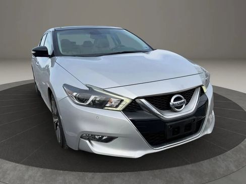 Used 2016 Nissan Maxima Platinum w/ Interior Lighting Package image 2