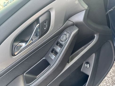 Used 2022 Chevrolet Traverse LT image 13