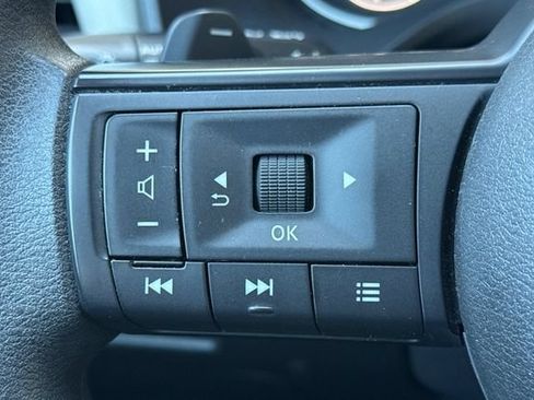 Used 2024 Nissan Rogue SV FWD image 37