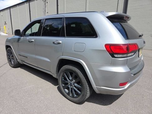 Used 2018 Jeep Grand Cherokee Altitude RWD image 5