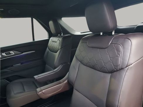 Used 2025 Ford Explorer Platinum w/ LUX Leather Package image 19