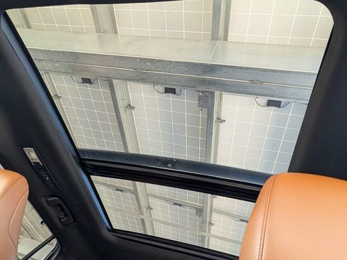 Used 2024 Toyota Highlander Platinum FWD image 10