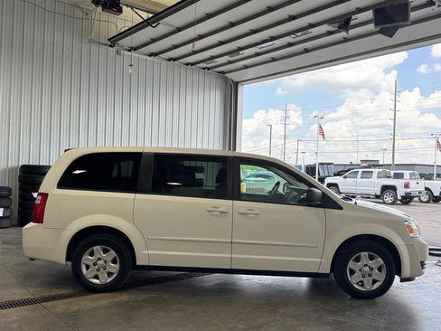 Used 2009 Dodge Grand Caravan SE w/ Climate Group FWD image 2