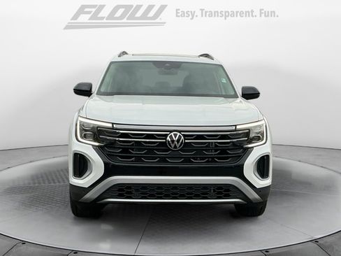 New 2026 Volkswagen Atlas Peak Edition image 2