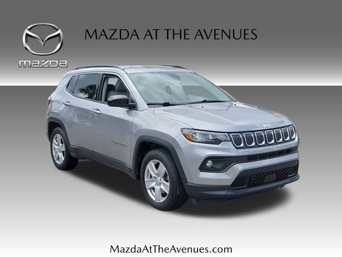 Used 2022 Jeep Compass Latitude FWD image 3