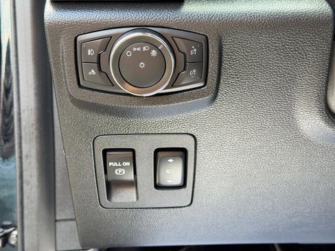 Used 2017 Ford F150 XLT w/ Equipment Group 302A Luxury AWD/4WD image 18