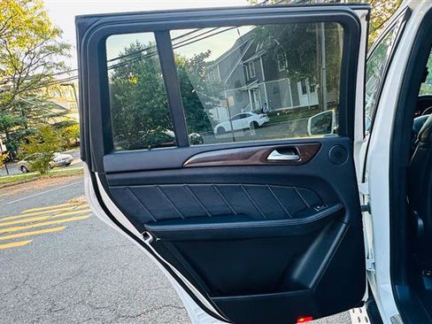 Used 2016 Mercedes-Benz GL 450 4MATIC w/ Premium I Package image 37