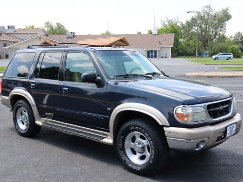 Used 2000 Ford Explorer Eddie Bauer image 2