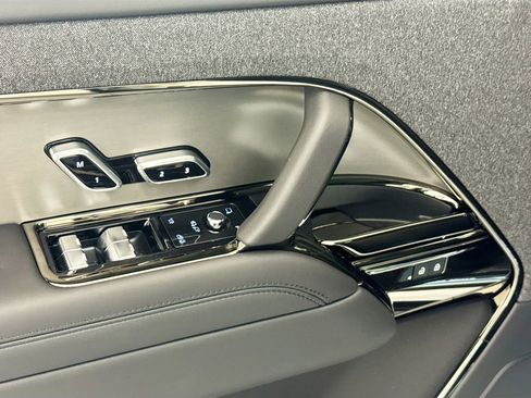 New 2026 Land Rover Range Rover Sport Dynamic SE AWD/4WD image 17