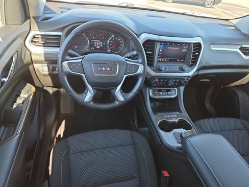 Used 2023 GMC Acadia SLE image 7