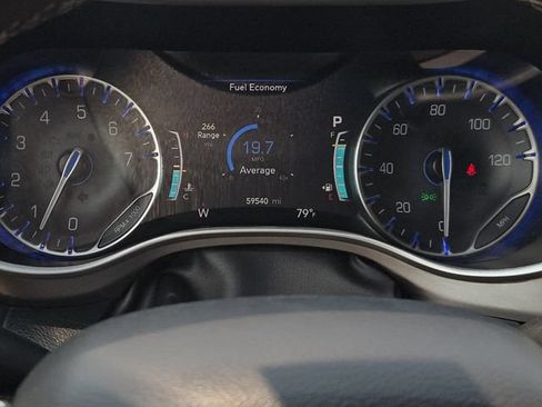Used 2024 Chrysler Pacifica Touring-L FWD image 27