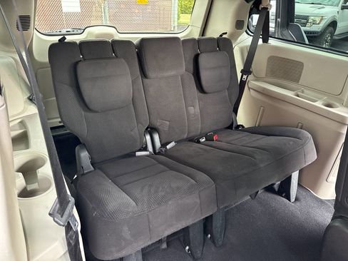 Used 2014 Dodge Grand Caravan SE FWD image 30