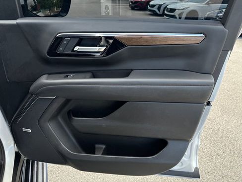 Used 2025 Chevrolet Tahoe High Country AWD/4WD image 35