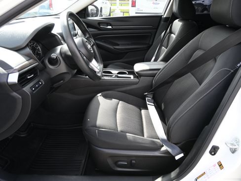 Used 2024 Nissan Altima 2.5 SV FWD image 13