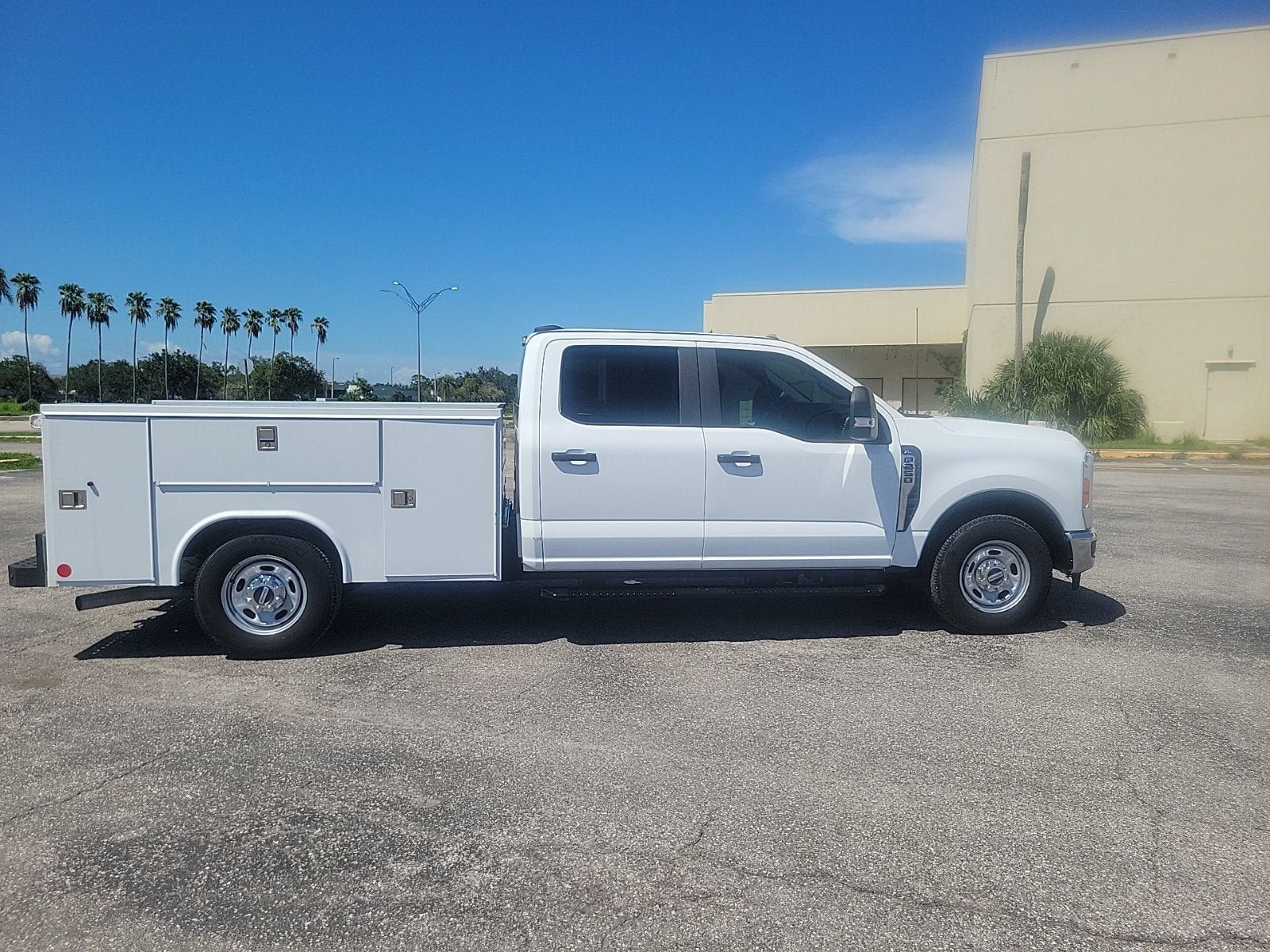 Used 2023 Ford F250 XL w/ XL Chrome Package RWD image 5