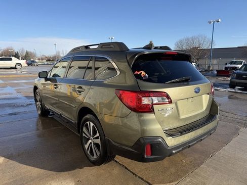Used 2018 Subaru Outback 2.5i Limited image 3